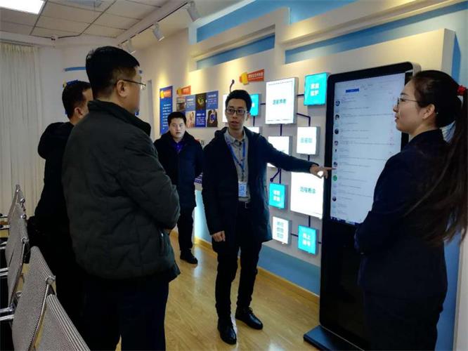 加拿大pc28预测电商总经理郝鹍对项目进行介绍.jpg 加拿大pc28预测电商总经理郝鹍对项目进行介绍.jpg