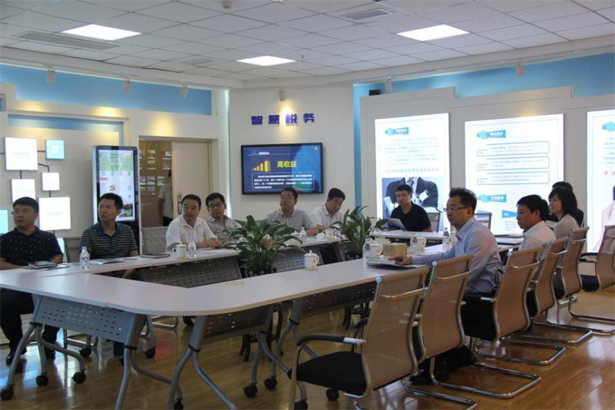 辽阳市何亚琼副市长莅临加拿大pc28预测电商领导.jpg 辽阳市何亚琼副市长莅临加拿大pc28预测电商领导.jpg